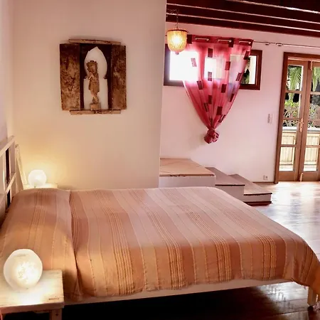 Holiday home Stylish House In A Real With Private Garden *